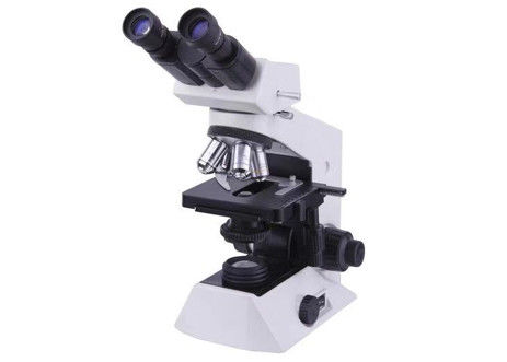 Microscope biologique du laboratoire CX21